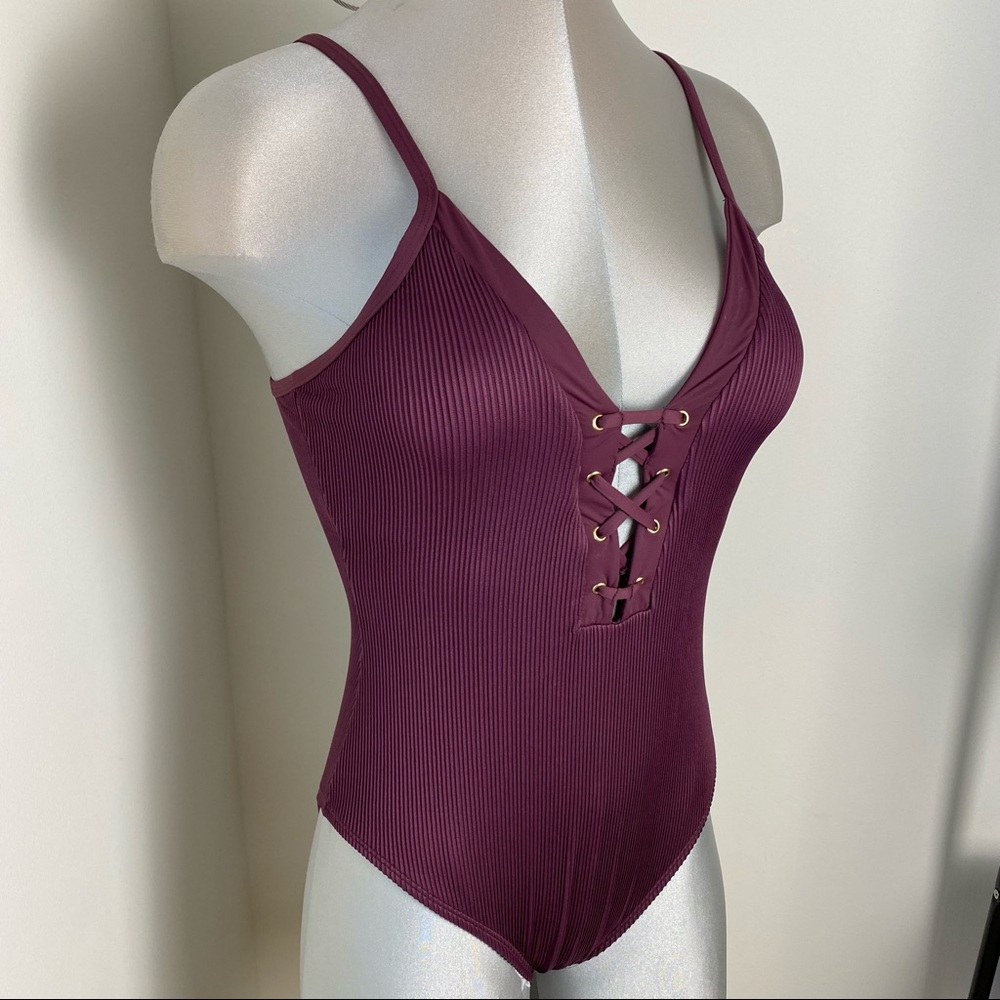 BarIII Ribbed Lattice-Front Strappy Back swimsuit Size Medium Burgundy one piece